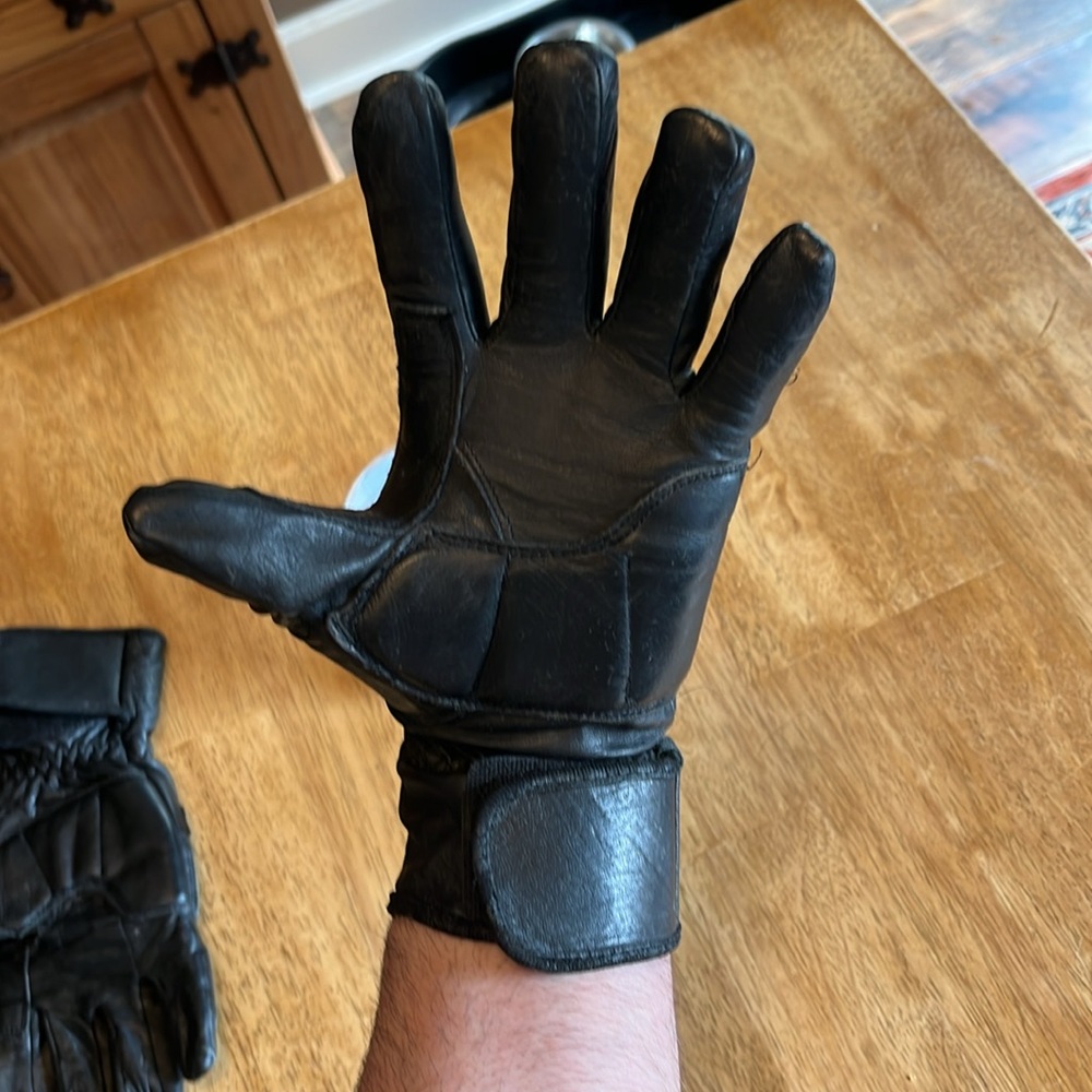 Black Men's Gloves - Picture 8 of 10